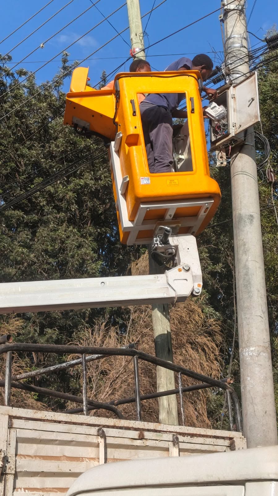 Electrical infrastructure installation by a technician